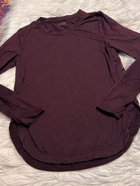 Athleta Maroon Rounded bottom athletic shirt